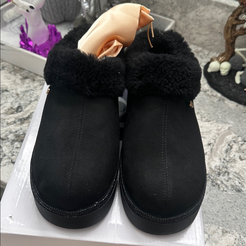 New Black Faux Fur Lined Slippers